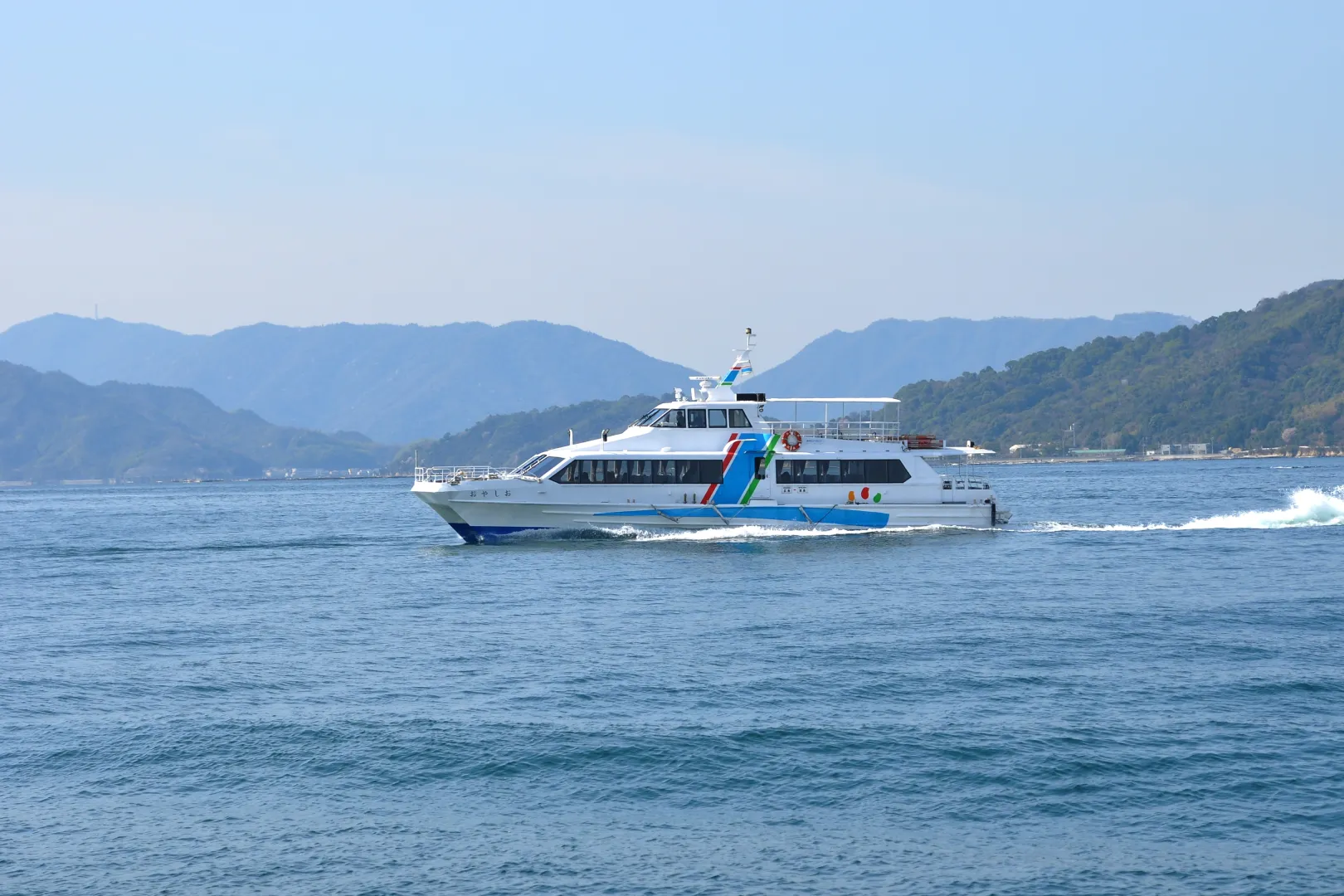 Short cruising to Miyajima Island's autumn foliage spots