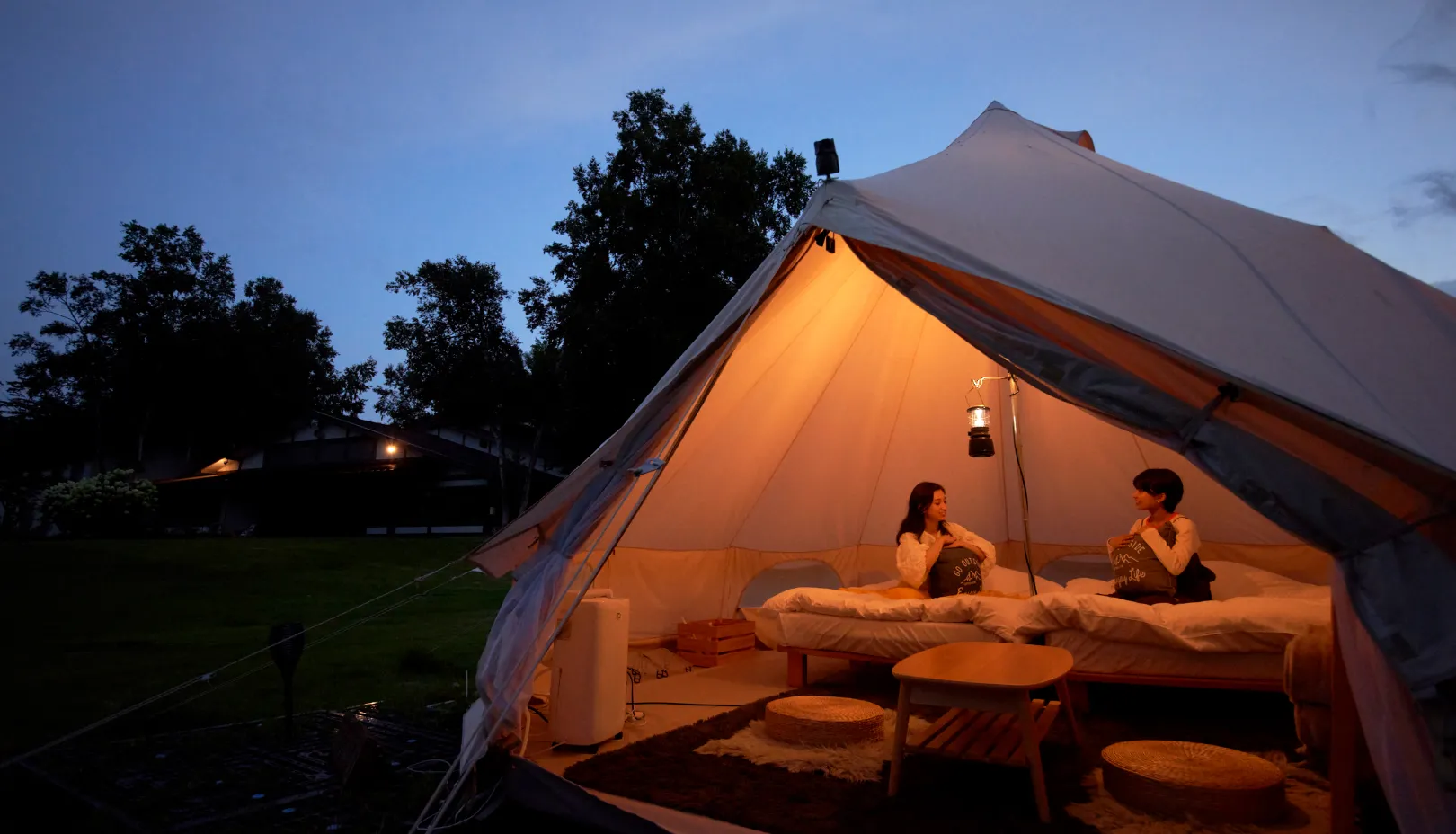 From the official website of Kussharo Prince Hotel: 'A lakeside glamping stay (nighttime)'
