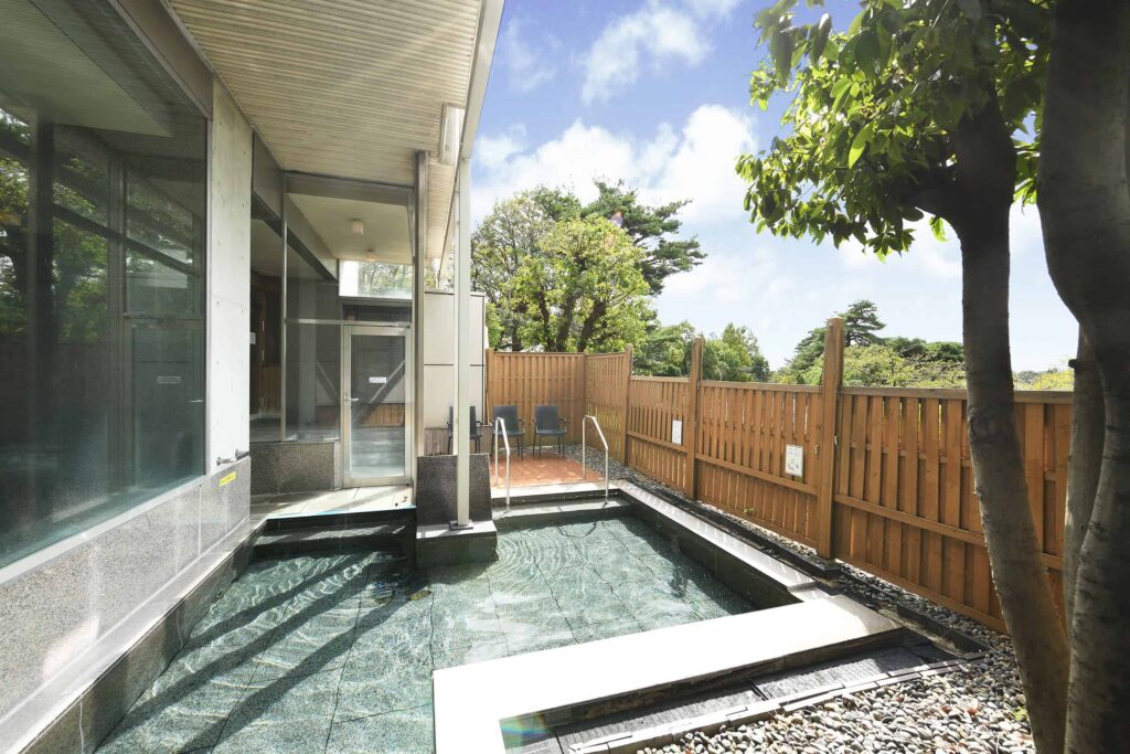 Open air bath