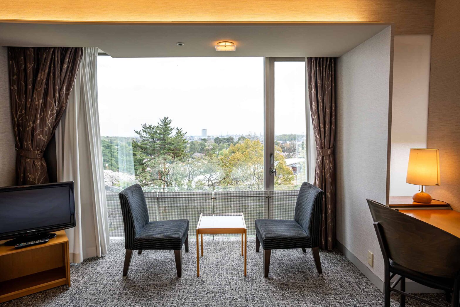 Deluxe Japanese–Western-style Room