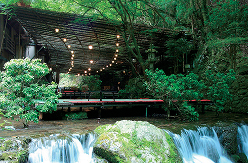 京都的夏日传统：“川床”