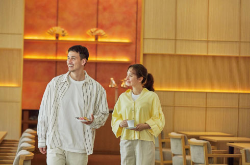 Exclusive moments in the Club Lounge.