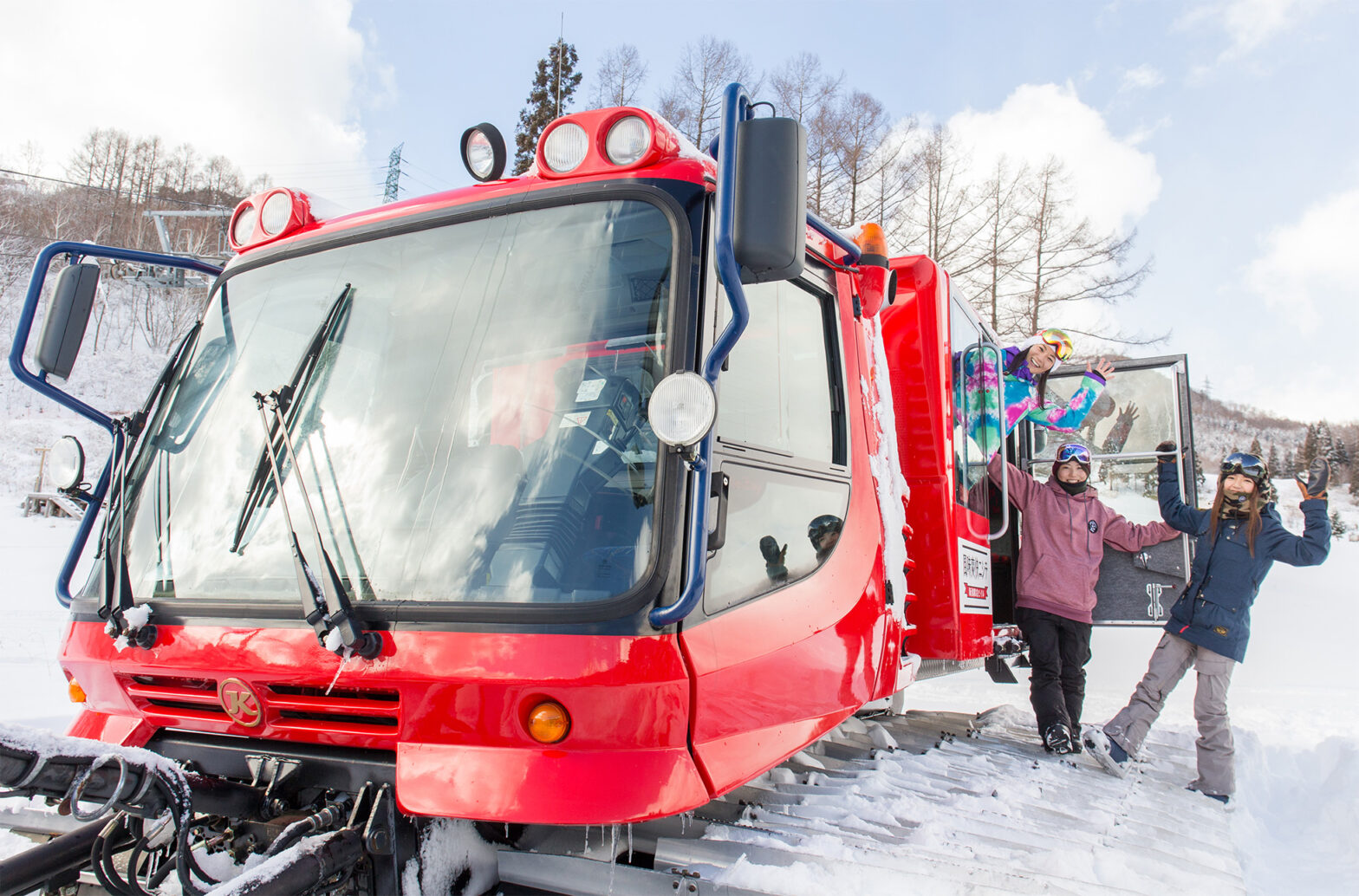 乘坐雪地摩托 “缆车”