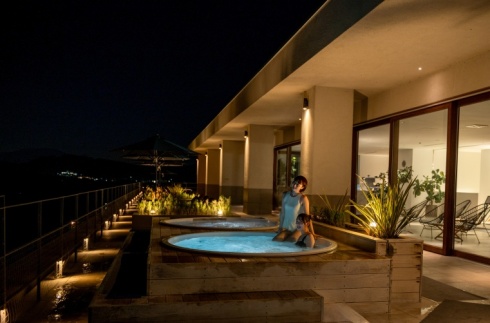 在景色絕佳的SPA享受月光浴及賞月甜點