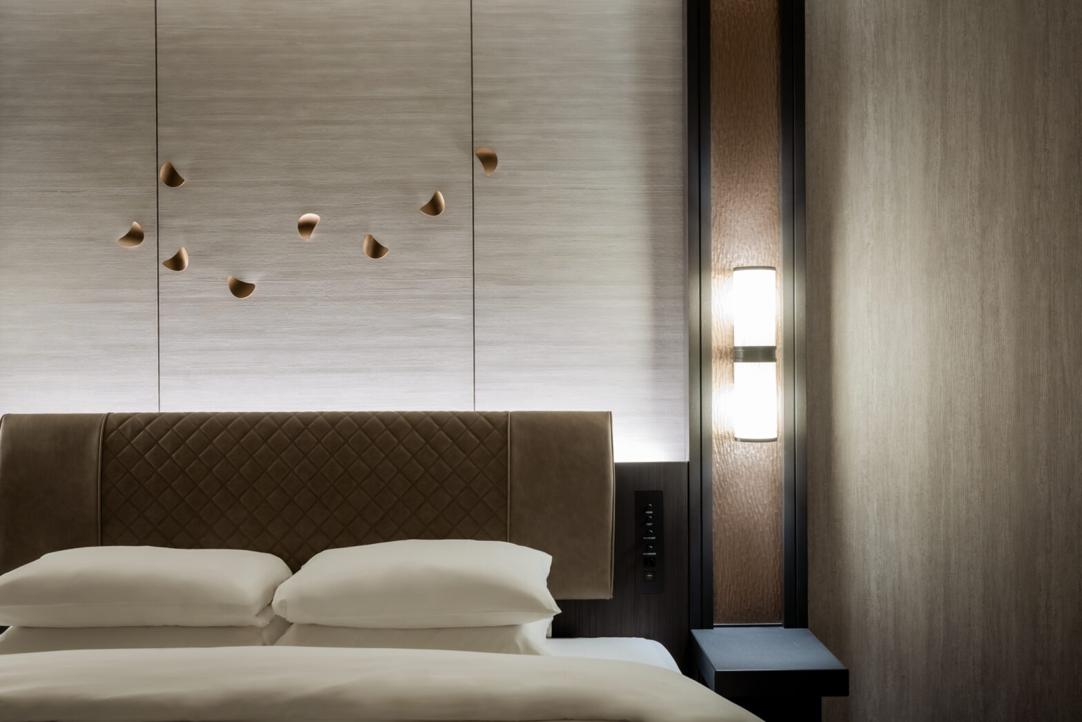 1 King Bed