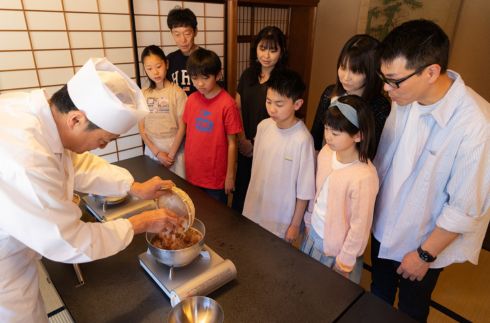 在三养荘过暑假，学习食育和礼仪