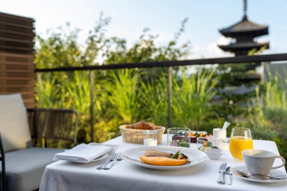 In-room Dining (客房內用餐)