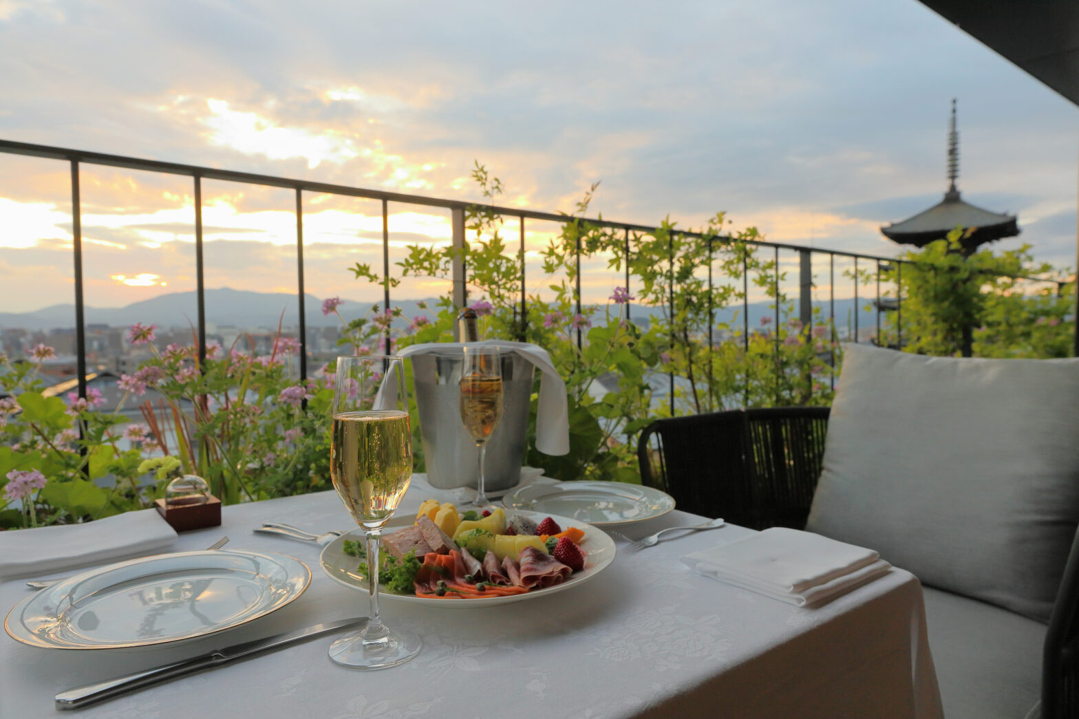 私人露臺上的黃昏自我冥想