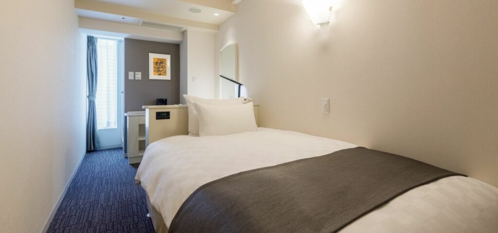 The Standard Single features a Simmons bed and a coffee machine, ensuring a comfortable stay for various occasions.