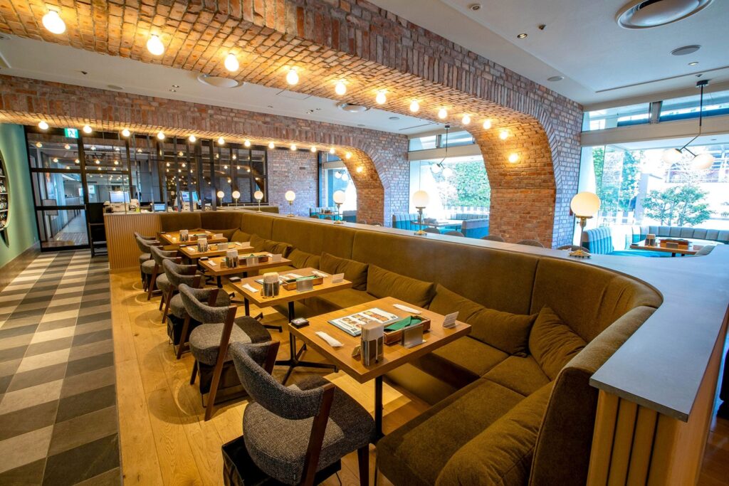 PIVOT restaurant Easy-to-use open seating