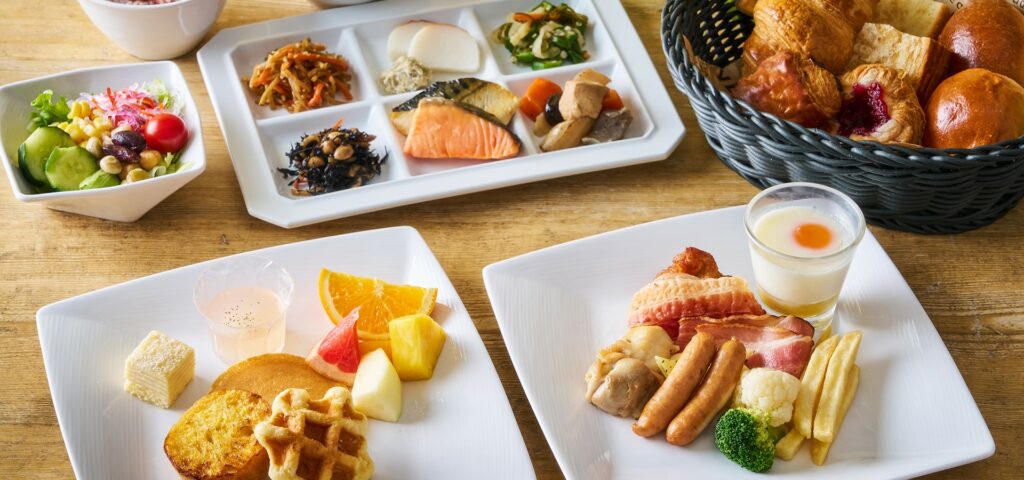 LUXE DINING HAPUNA Image of Japanese and Western food served on a buffet plate