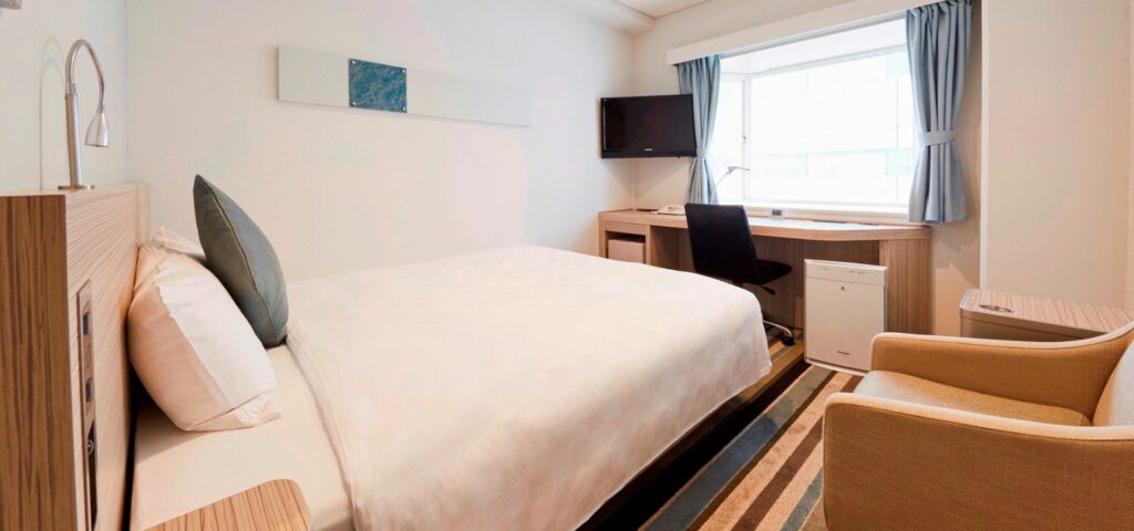 small-double room during the day