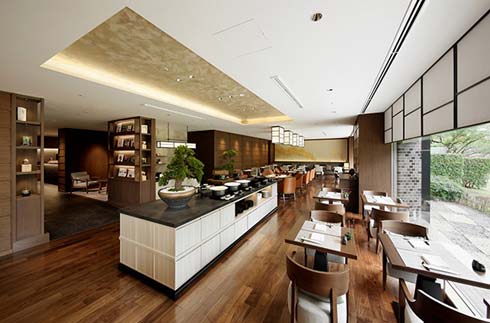 Free access to other lounges