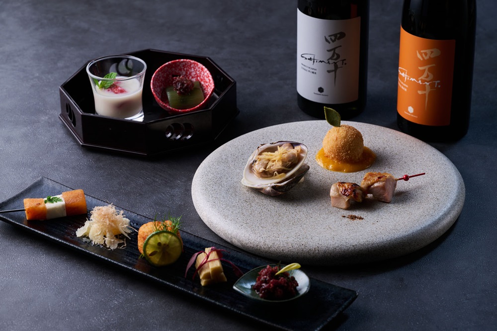 This image has an empty alt attribute; its file name is 00103-1.jpg