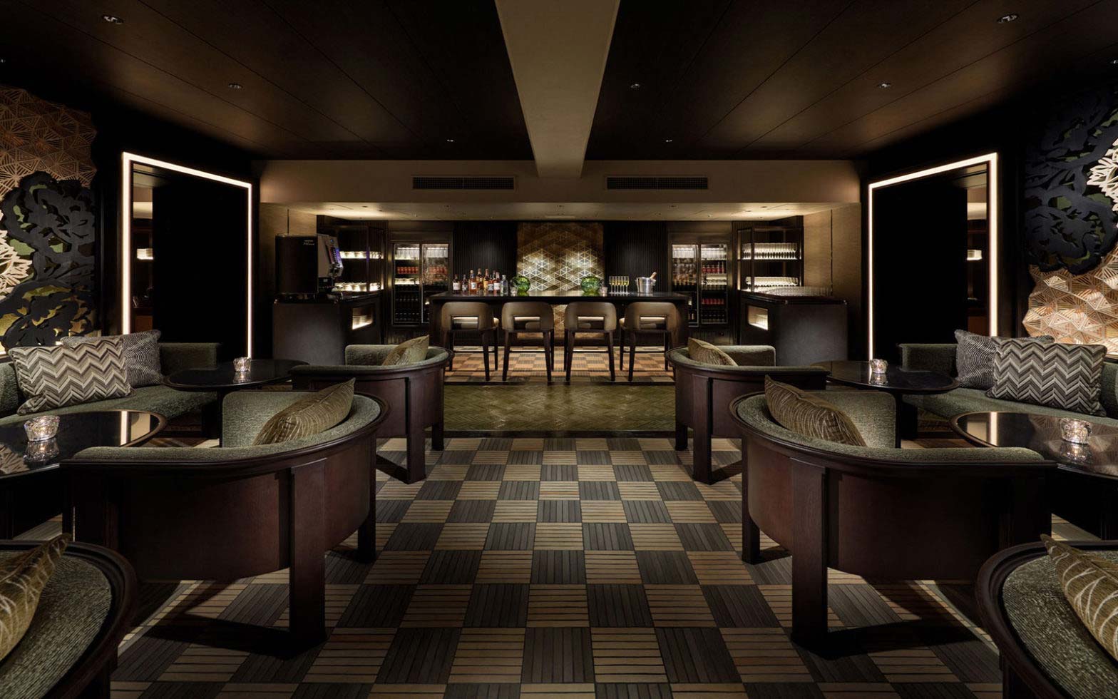 Free access to other lounge