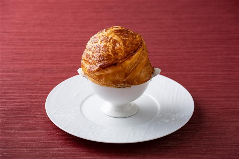 Takanawa consommé with puff pastry