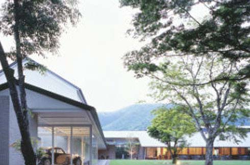 箱根拉利克美術館