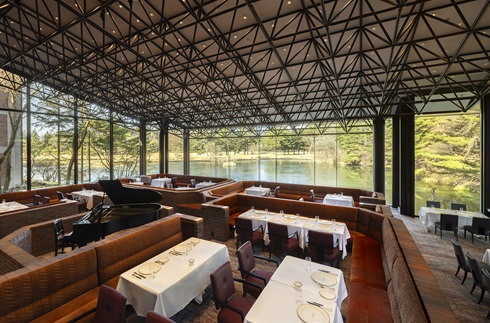 품격 있고 중후한 분위기의 공간에서 우아한 프렌치 요리에 취하다.