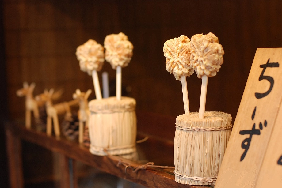 用炸红叶馒头留下一张回忆照片