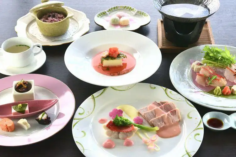 春らしい華やかな夕食