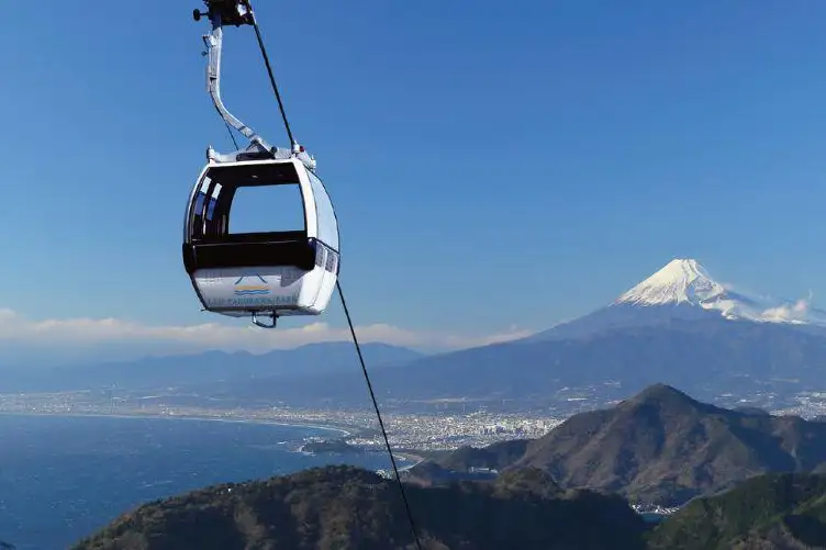 ロープウェイで絶景散歩