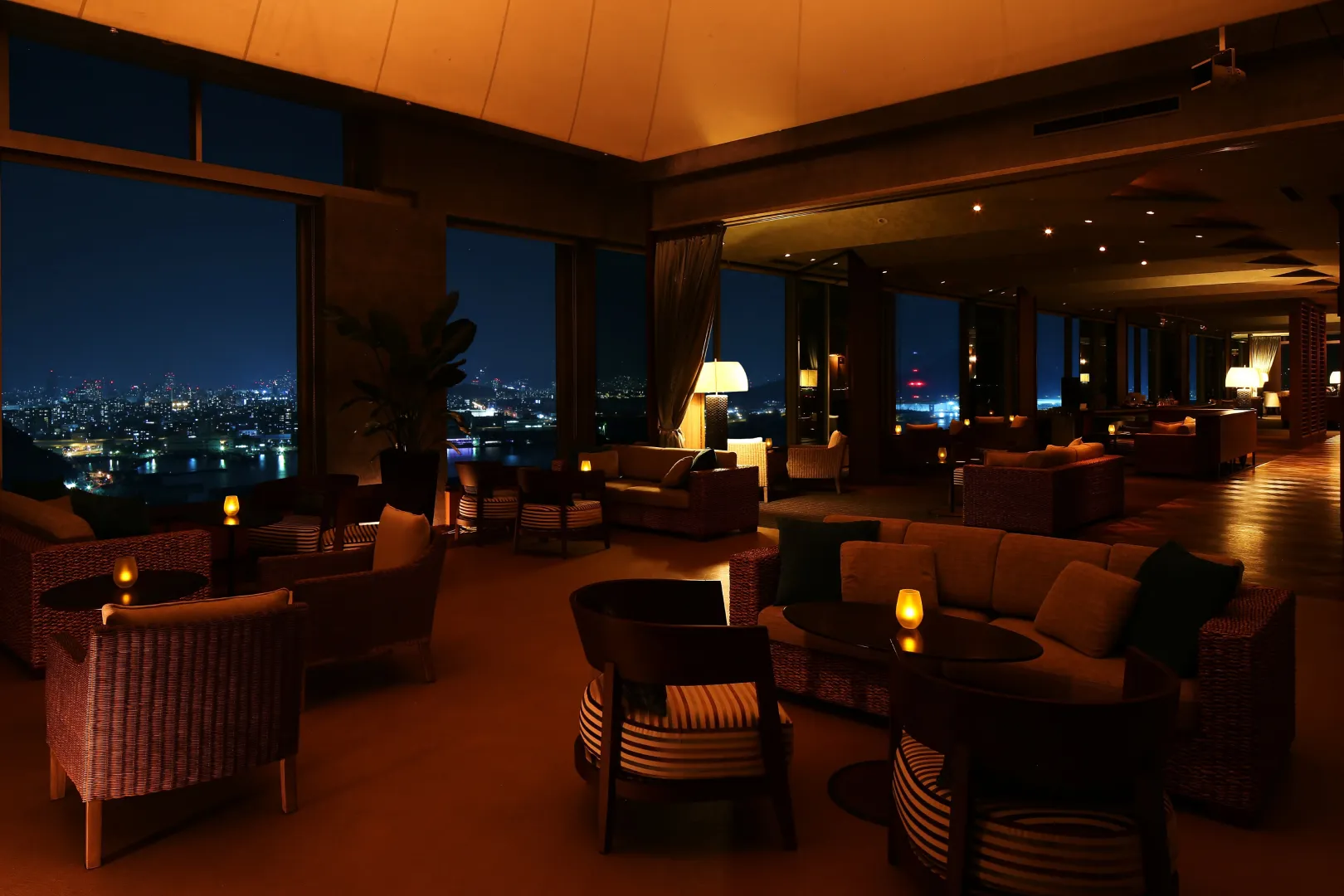 『Sky Lounge Top of Hiroshima』酒吧休息区