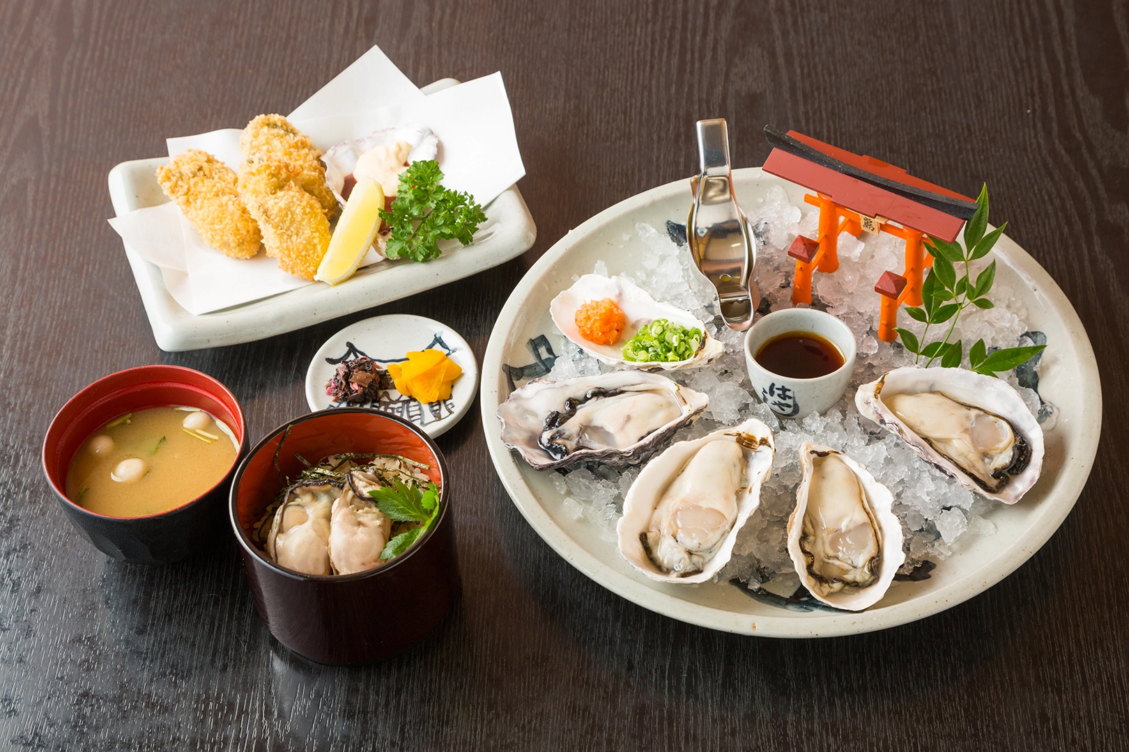 生がき、かきフライ、かきめしの3種を楽しめる、いつくしま定食 