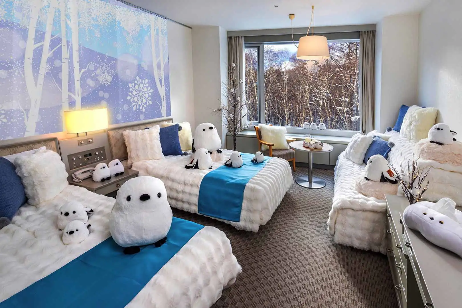 ホテル敷地内をツアー